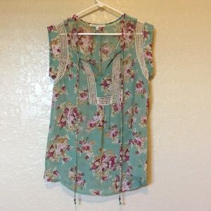 Daniel Rainn Floral Short Sleeved Top